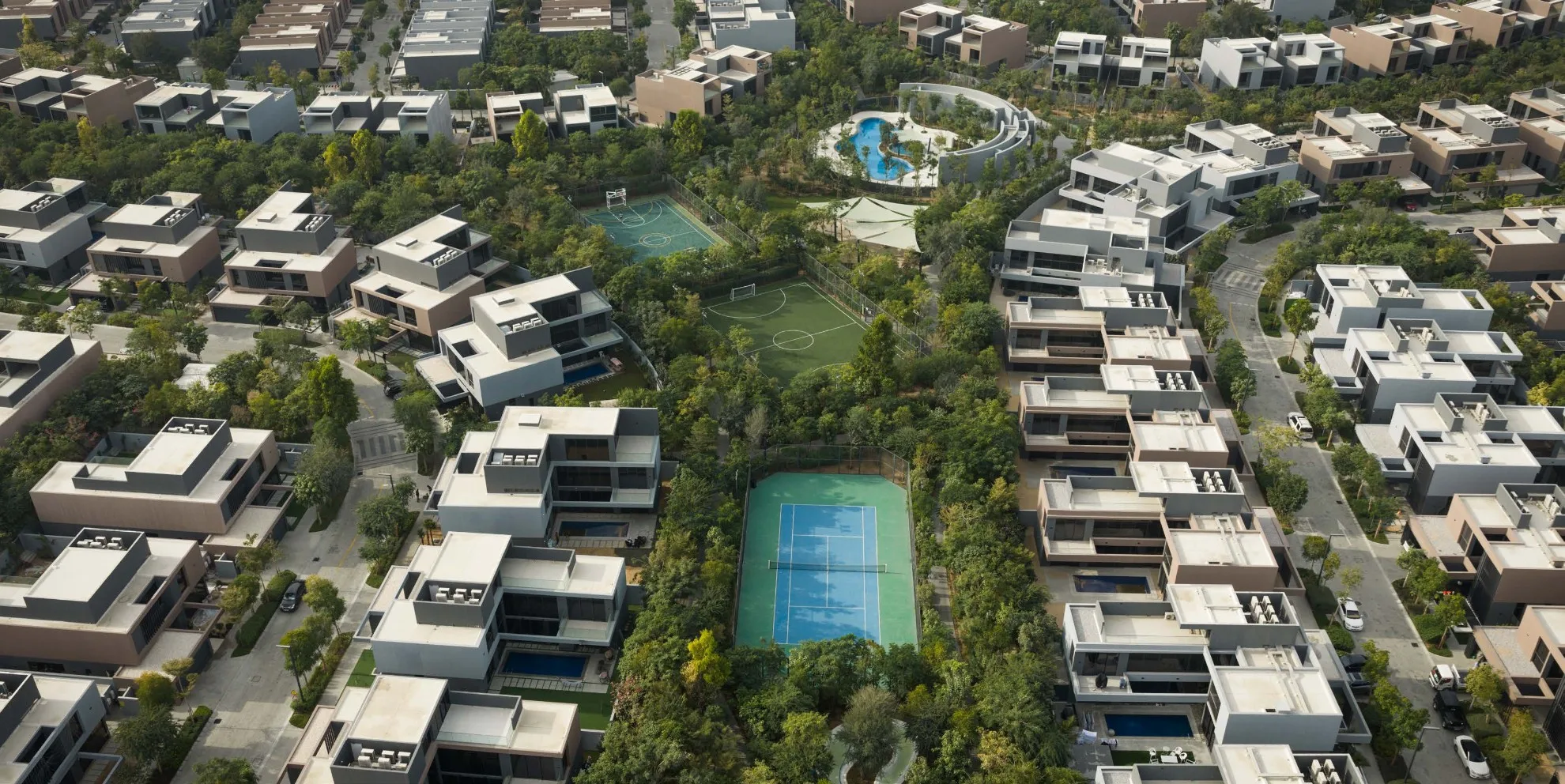 Lunaya lagoon landscape and residences